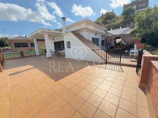 Chalet  Carrer pi gg. Amplio chaletcasa con mucho potencial  cervello  barcelona