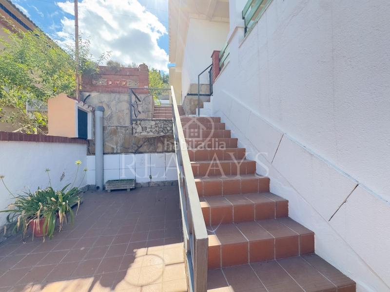 Foto 4a0e0607-c59c-45e1-9ce6-23c2e36f8333. Chalet con riscaldamento parcheggio in Cervelló