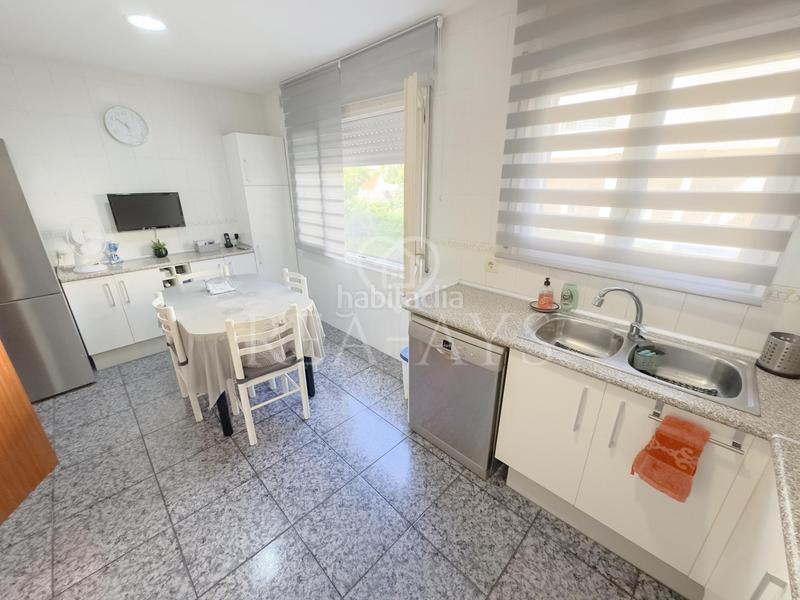 Foto 2b4904e6-2943-4a35-867b-aaa99129a121. Maison jumelée avec chauffage parking dans Torrent Ballester Viladecans