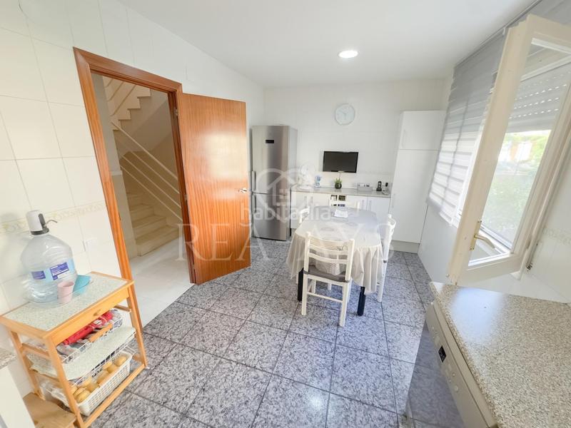 Foto a6113bb4-aac5-464d-aa50-d85d7c66f385. Maison jumelée avec chauffage parking dans Torrent Ballester Viladecans