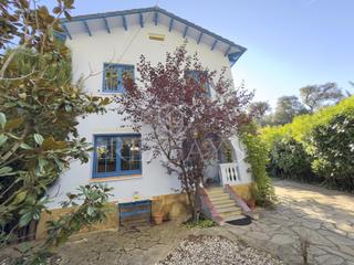 Xalet  Calle cami ral. Casa con encanto en el centro de begues  5 habitaciones  gran ja