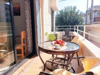 Apartamento  Carrer de guillem de montcada 46. Piso de 2 habitacion con licencia turistica y pk comunitario  en