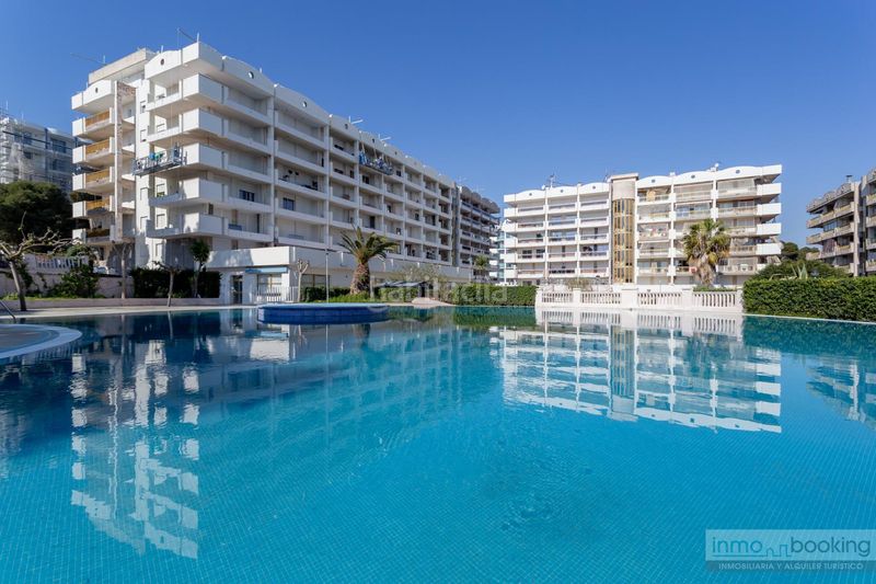 Foto f600396f-d00a-4eef-bd37-6a70274400e8. Apartament amb piscina a Mar i Camp - Platja dels Capellans Salou