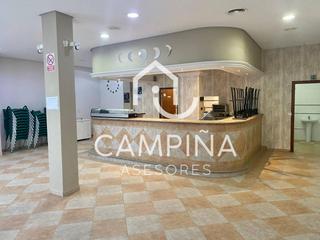 Local commercial à Cruz verde 51. Local en venta en beas