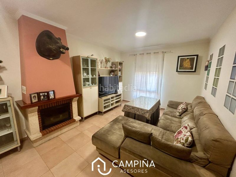 Foto 80ddfef6-47ed-47e2-9e8b-a67e2b9afb7e. Casa adossada amb piscina a Trigueros