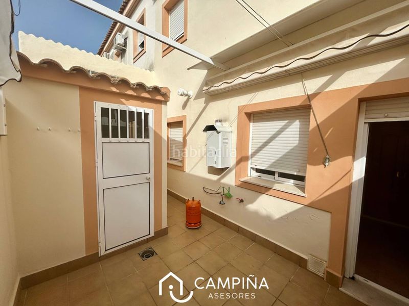 Foto c0becc88-15e9-43e7-b478-490eb7929a0a. Casa adossada amb piscina a Trigueros