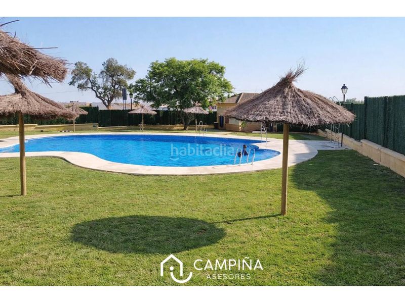 Foto ca0ec44f-7fab-4949-92d6-958ba86daa55. Casa adossada amb piscina a Trigueros