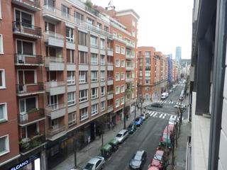 Location Bureau  N/a. Oficina completamente exterior en el centro de bilbao con dos pu