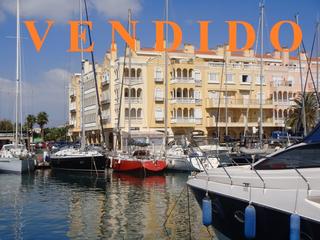 Apartament a Calle dársena de la batea 12. Vendido-apartamento de tres dormitorios en port village