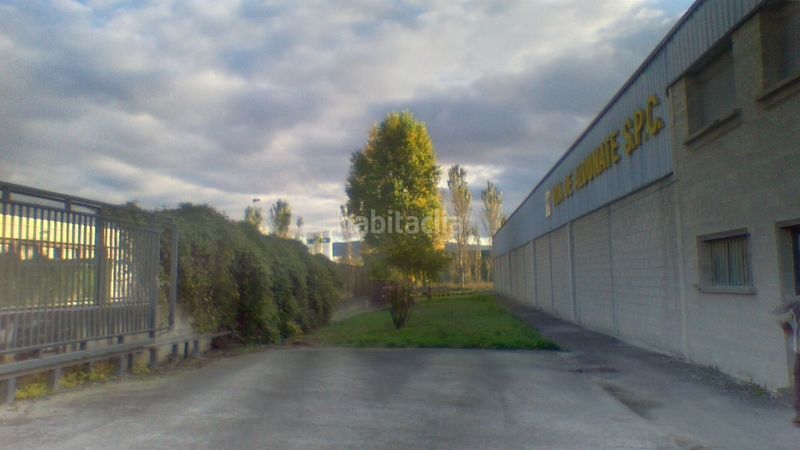 Foto e1e5cd5d-8f46-4077-bf19-7668b8553e19. Bâtiment à usage industriel dans Orcoyen