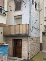 Casa adossada a Calle el aire 60. Casa en venta. lodosa