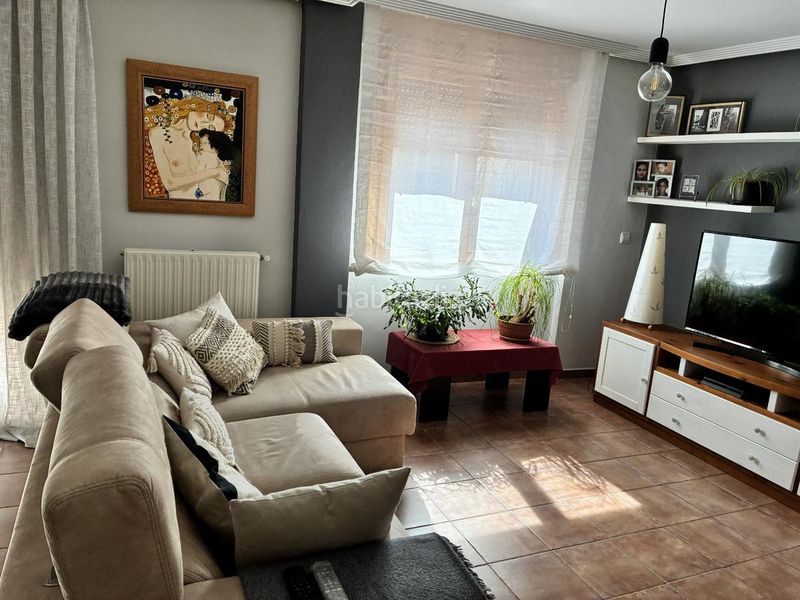 Foto 4b1a2d88-205c-4ff1-bdd6-bd37be9e840b. Casa aparellada amb calefacció aparcament piscina a Soria