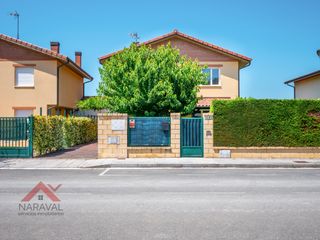 Casa bifamiliare  Algorri kalea. ?? chalet pareado con 274,67 m² de jardín, aerotermia y placas s