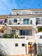 Maison jumelée à Montemar. Chalet adosado en venta en montemar