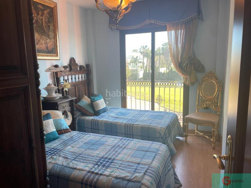 Foto 60ccec15-b06c-4e75-817f-6369324726f9. Xalet amb aparcament piscina a Centro Salobreña