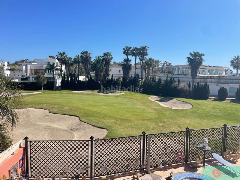 Foto a9411c8f-7551-4a74-b2f1-91e1f78bd791. Xalet amb aparcament piscina a Centro Salobreña