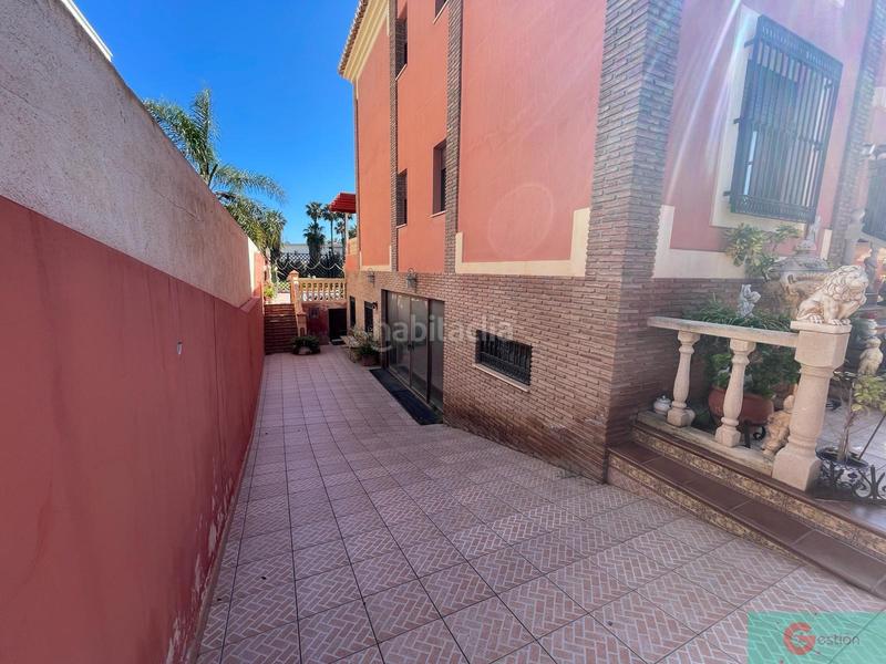 Foto d7b9e102-0397-4c0f-8c9a-def2152d7519. Xalet amb aparcament piscina a Centro Salobreña