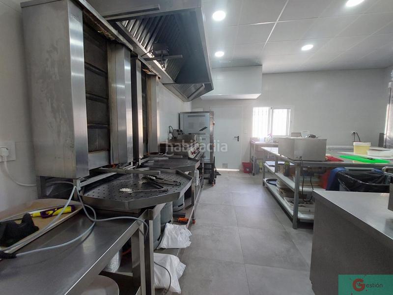 Foto f1371360-d770-4067-b0a8-ffc7750ed3b8. Local comercial a Centro Salobreña