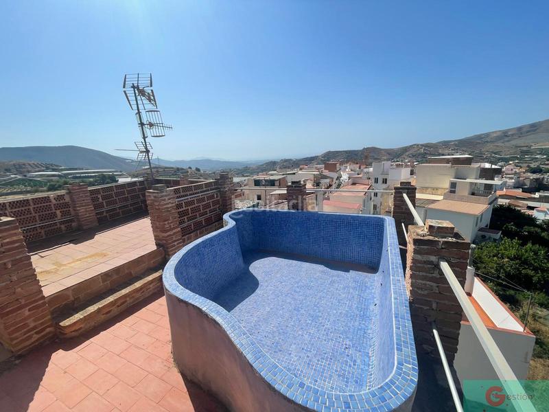 Foto 41543cd3-d34c-4ab8-b27b-8799b013a042. Casa amb piscina a Molvízar