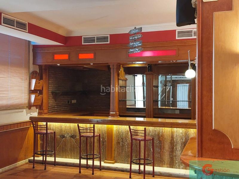 Foto d8dd9e87-141f-4d44-bdc2-f46f78efa738. Local comercial a Centro Salobreña