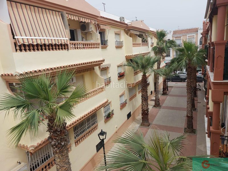 Foto 4c0285f8-4272-4058-a455-3bfcb9a7a09c. Piso  en Centro Salobreña