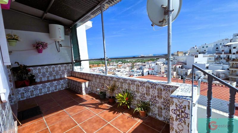 Foto f67f4874-02b5-468b-99ef-f70ea1d597bc. Casa a Centro Salobreña