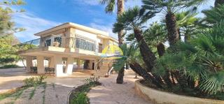 Chalet en Pern. Vivienda con amplia parcela en 2 linea del mar!