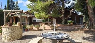 Chalet à Totana. Chalet independiente con piscina y apartamento de invitados en p