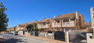 Maison à El Alamillo. Dúplex con piscina privada y solárium a 500 m de la playa en el
