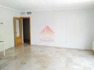 Pis a Centro. Piso de 4 dormitorios en la avd. de málaga