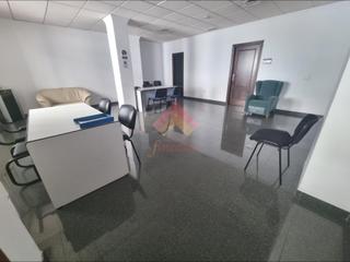 Location Local commercial à Centro. Amplio local de alquiler en el centro