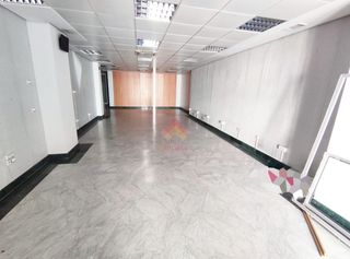 Miete Geschäftsraum in Centro. Se alquila amplio local comercial en el centro de ronda
