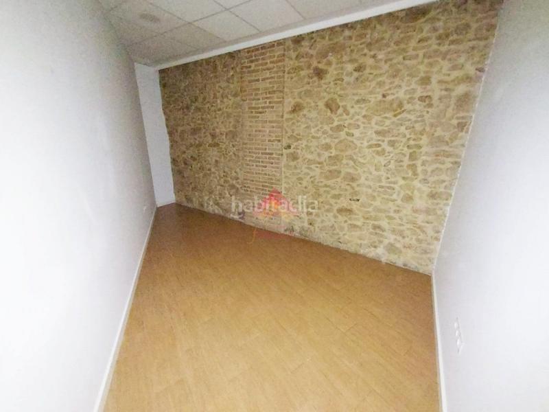 Foto e442b2d9-ea9c-4c56-abe7-5861f0f17a60. Local comercial  junto a la calle la bola en Ronda