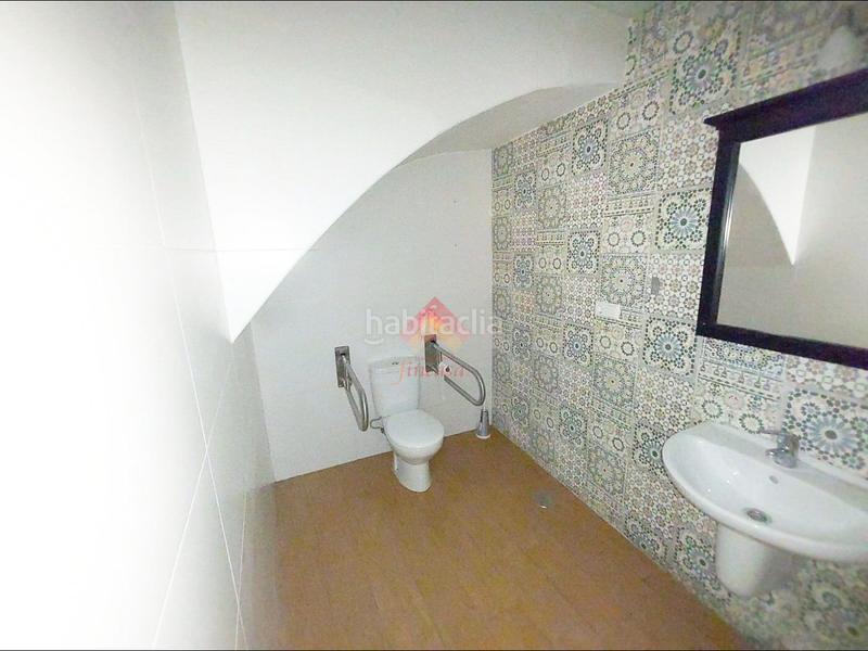 Foto f8f7a3b0-addf-4e17-83df-42276a9f8489. Local comercial  junto a la calle la bola en Ronda