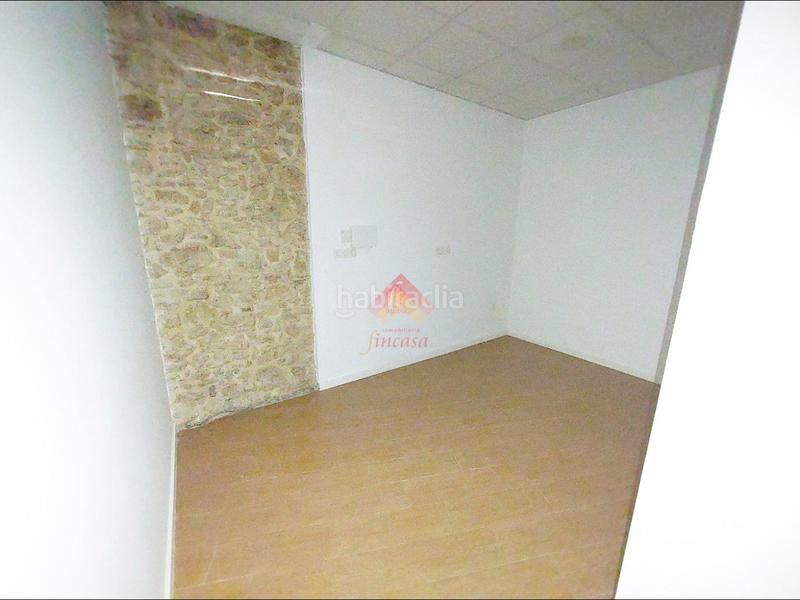 Foto f9a804ba-fcd2-42d9-82bc-fe93c7bf457b. Local comercial  junto a la calle la bola en Ronda