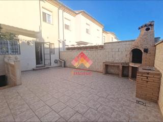 Casa a schiera in La Planilla. Casa con sótano en el arenal