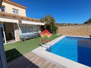 Casa pareada en La Planilla. Espectacular pareada completamente amueblada en el arenal!!