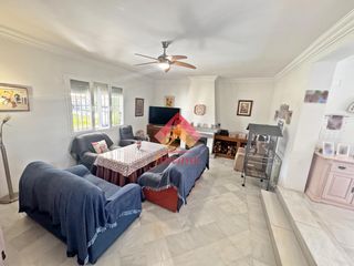 Casa en El Fuerte - La Dehesa. Casa de campo muy cercana a ronda con 3 parcelas urbanas