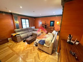 Casa adossada a San Cristóbal. Espectacular casa junto al centro con amplia cochera cerrada y b