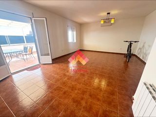 Casa adossada a San Rafael. Magnífica casa en zona mercadona