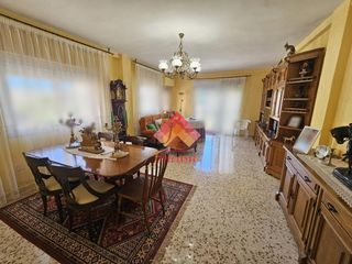 Location Appartement à Centro. Se alquila amplio piso con terraza!