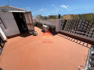 Maison à La Ciudad. Edificio de tres viviendas  dos garajes en la zona de la ciudad