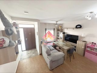 Casa en San Rafael. Estupenda casa con amplia terraza