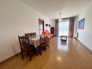 Rent Flat in Juzgados - La Feria. Amplio y luminoso piso en zona de la feria