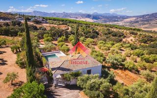 Casa  Camino fuente don pedro. Magn�fica finca con inmejorable ubicaci�n!!