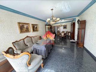 Piso en Casco Hist�rico. Gran piso en el centro con cochera cerrada