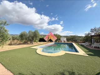 Casa en Partidas Norte. Magn�fica casa de campo en entorno natural con piscina