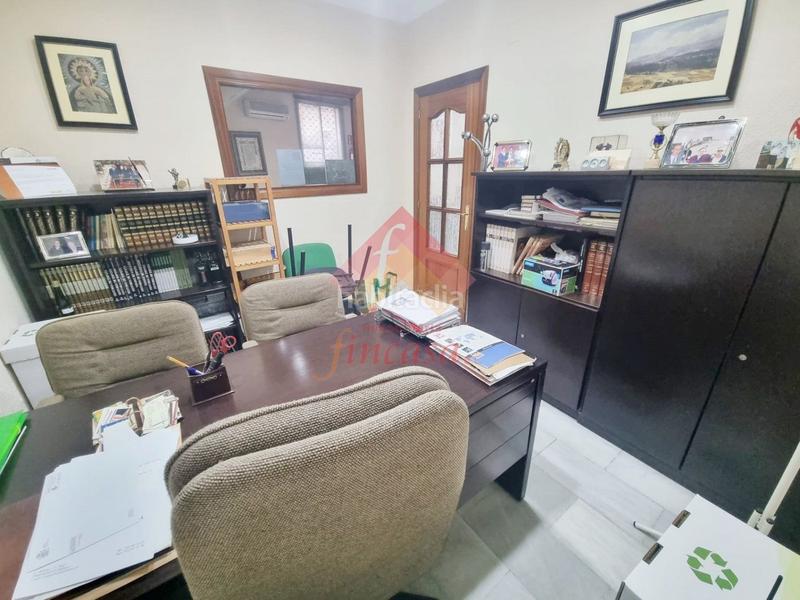 Foto f8b4acee-c9d1-4734-aeed-d54be7bd0b90. Local comercial amb calefacció a Centro Ronda