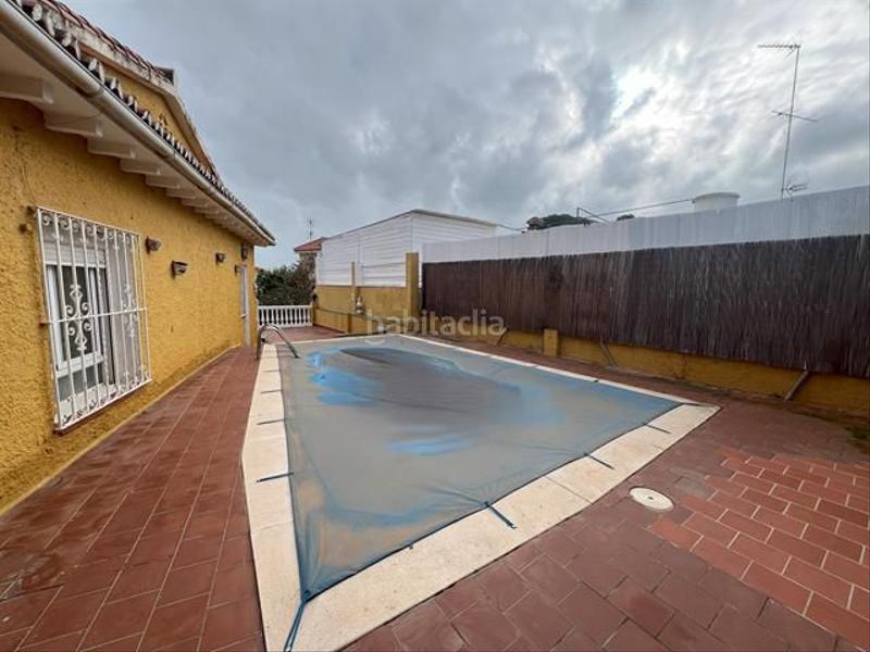 Foto 7adcdba6-4db0-4508-a4ad-aa9ddcfb8c38. Chalet villa en venta en el pinar palacio de congresos, 3 dormitorios. en Torremolinos