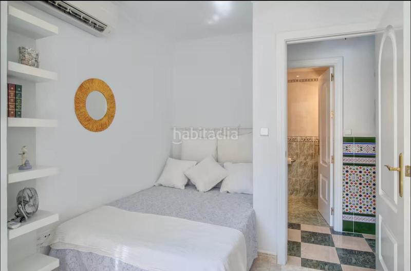 Foto 3d74bb75-9a81-4589-956d-8cf0aee6408f. Piccolo appartamento con parcheggio in La Carihuela - Los Nidos Torremolinos
